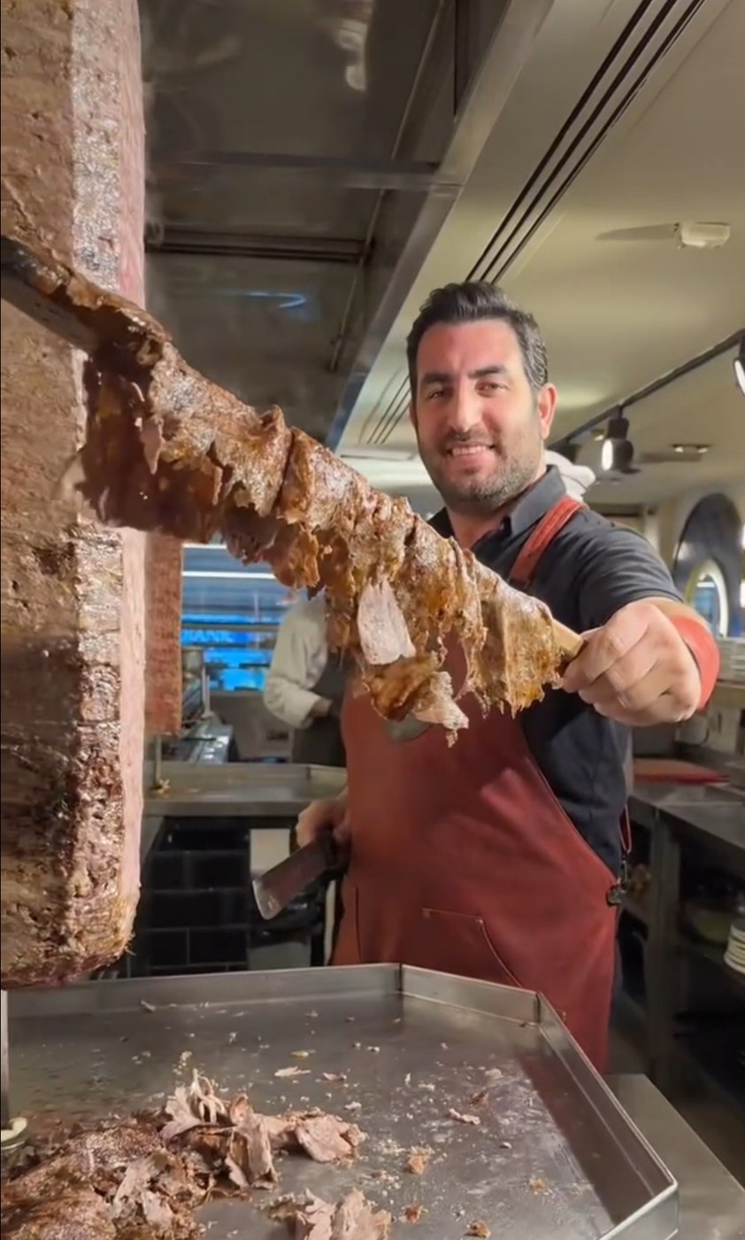 Şişte döner kesimi